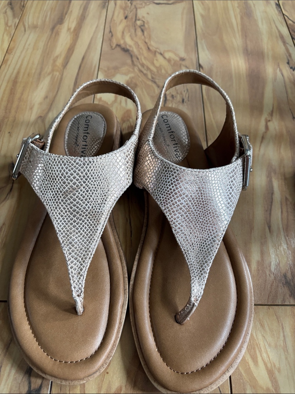 Comfortiva Metallic Rose Gold Textured Thong Sandals